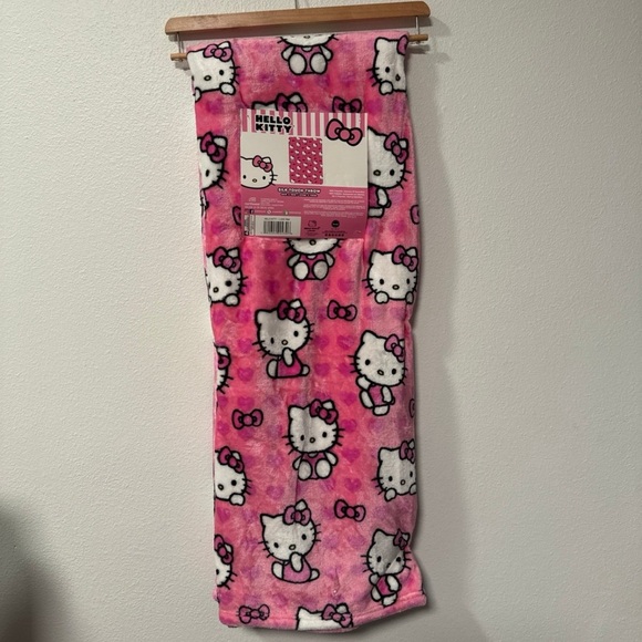 Hello Kitty pink blanket NWT - Picture 1 of 5